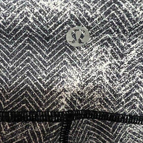 Lululemon leggings size 2 - Picture 3 of 5